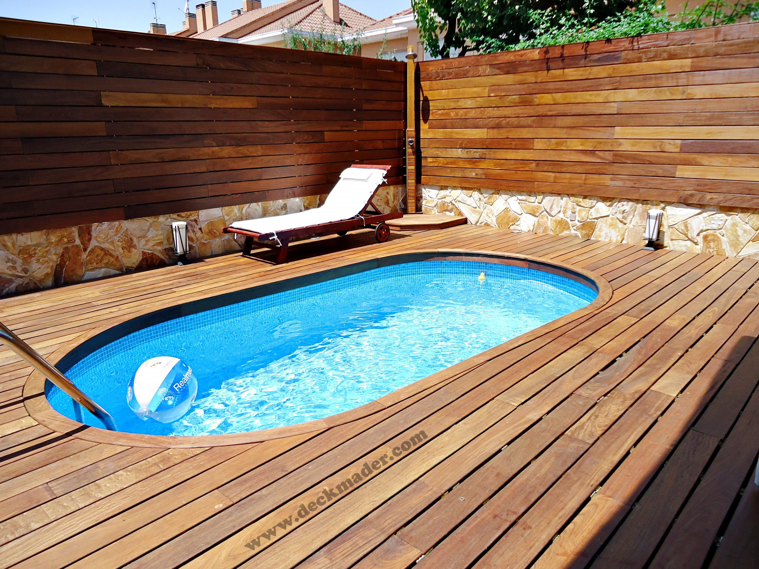Tarimas para piscinas y jardines - Tarimas madera y sintéticas