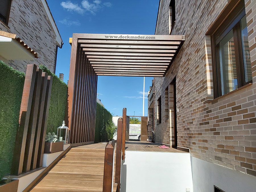 Pérgola de madera para entrada