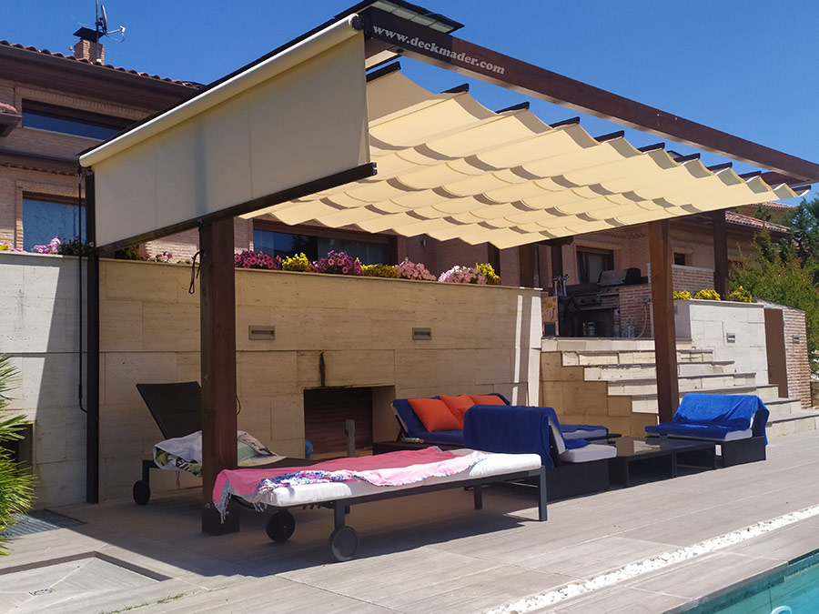 Pérgola de madera con toldo corredero