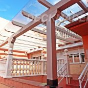 Pérgola de madera acristalada