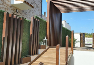 Pergola De Madera Con Medidas Especiales Y Soporte A Pared Estudio De  Arquitectura Madrid